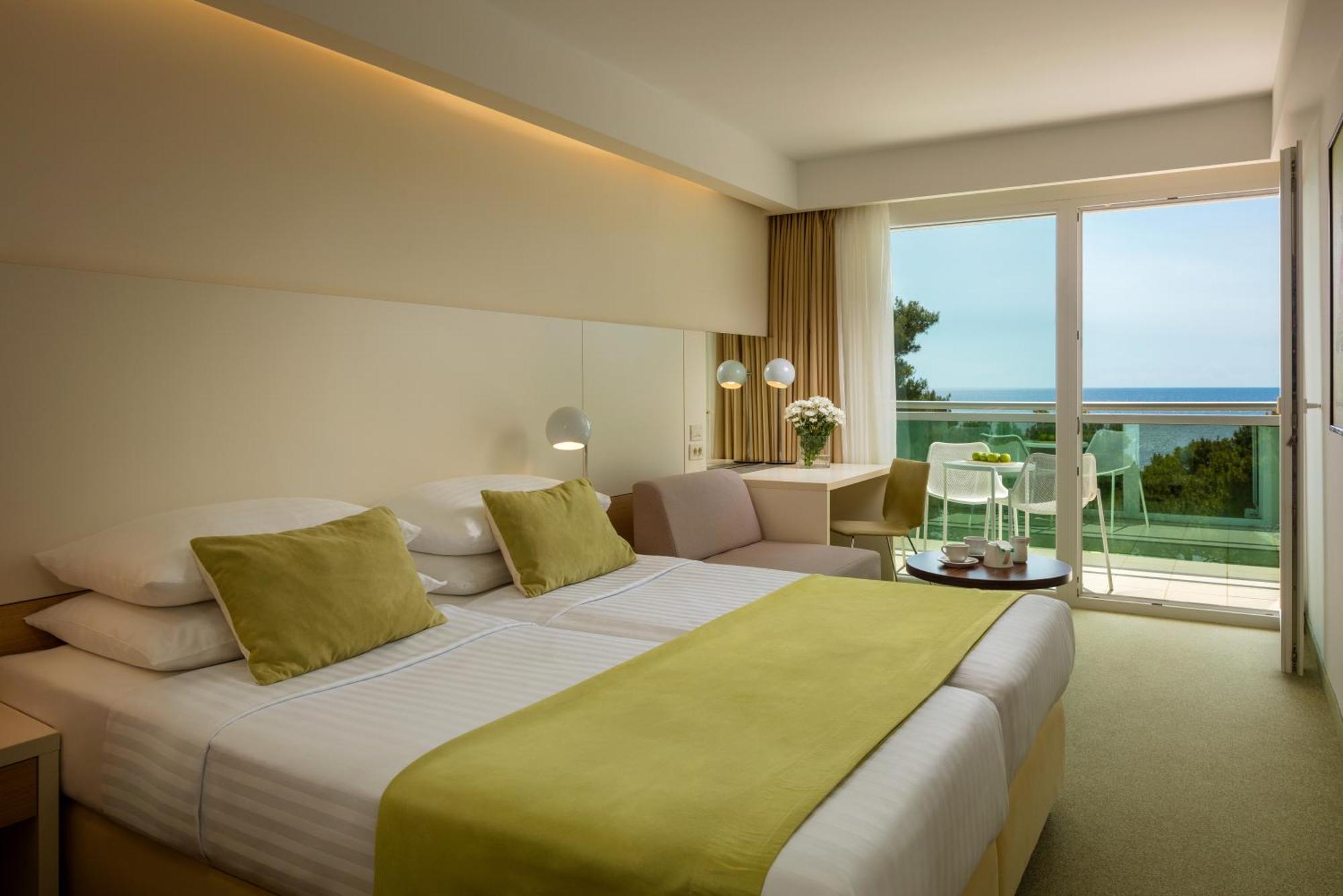 Standard Family Room with Extra Bed, Sea Side and Balcony