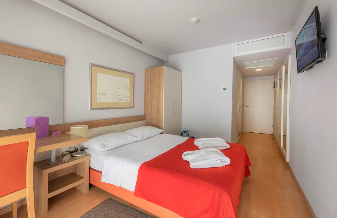 Hotel Aurora-1